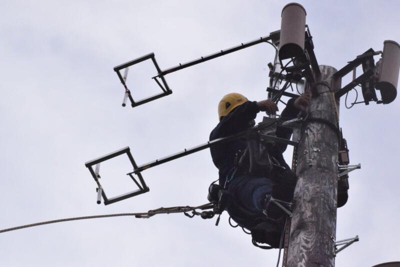 Radical radio Skylark installation